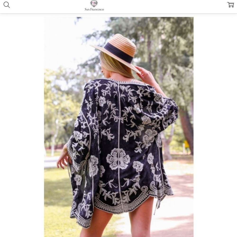 Black tie-dye kimono robe with white embroidery One Size